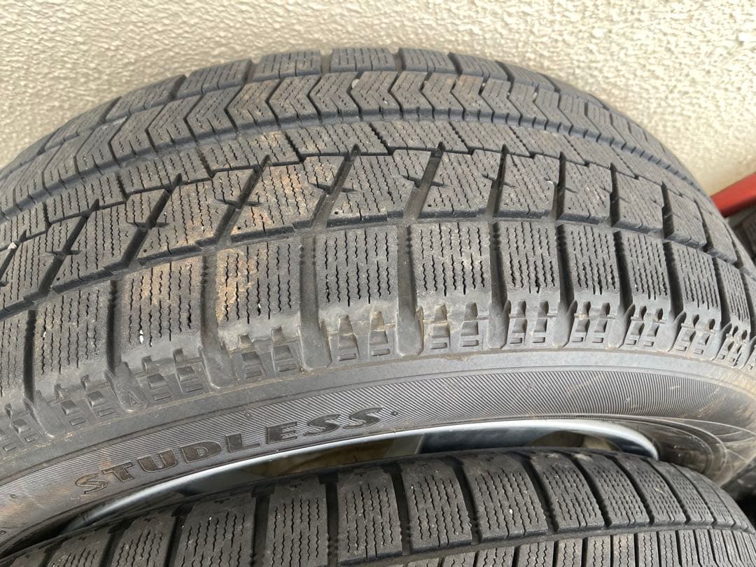送料込み　ブリザックVRX 215/60r17. トヨタ純正