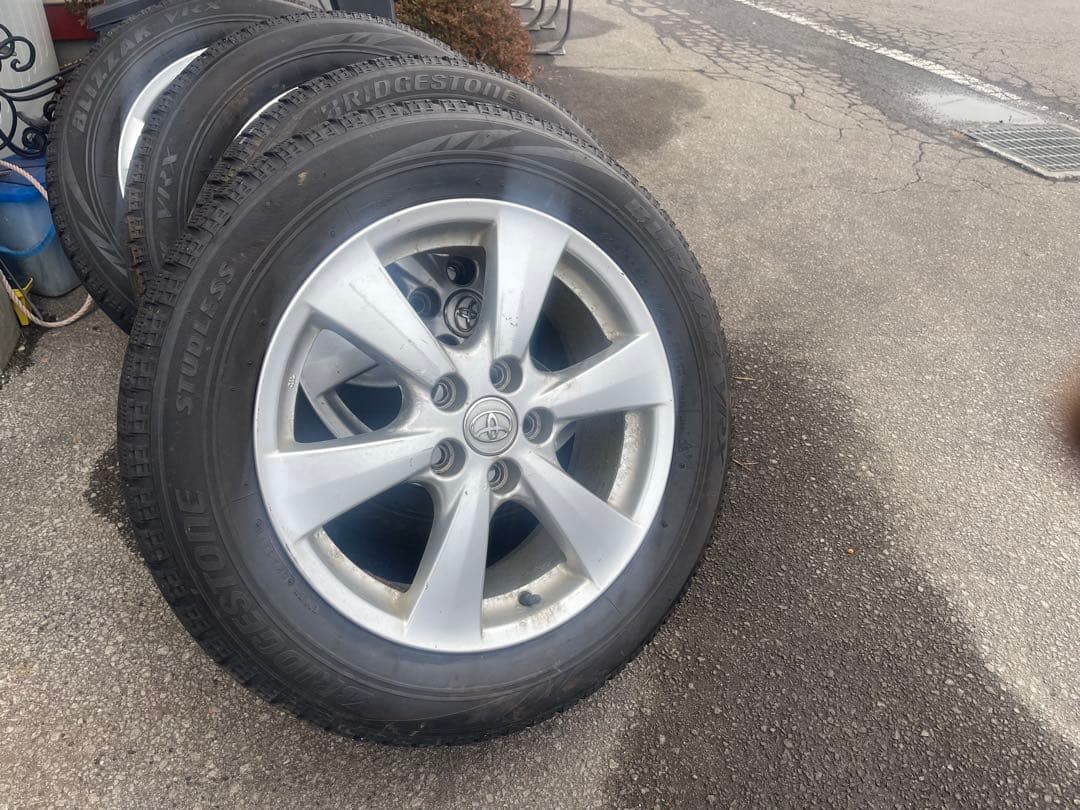 送料込み　ブリザックVRX 215/60r17. トヨタ純正