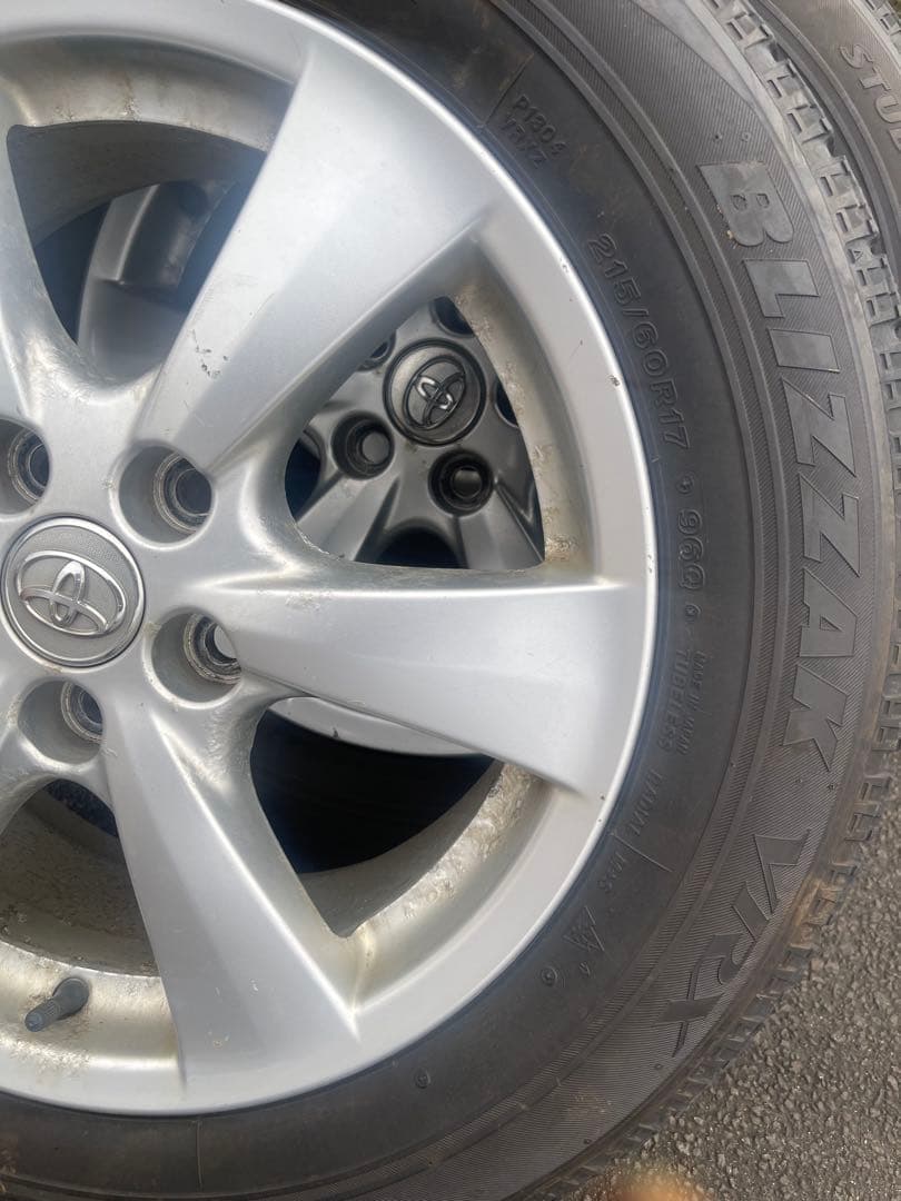 送料込み　ブリザックVRX 215/60r17. トヨタ純正