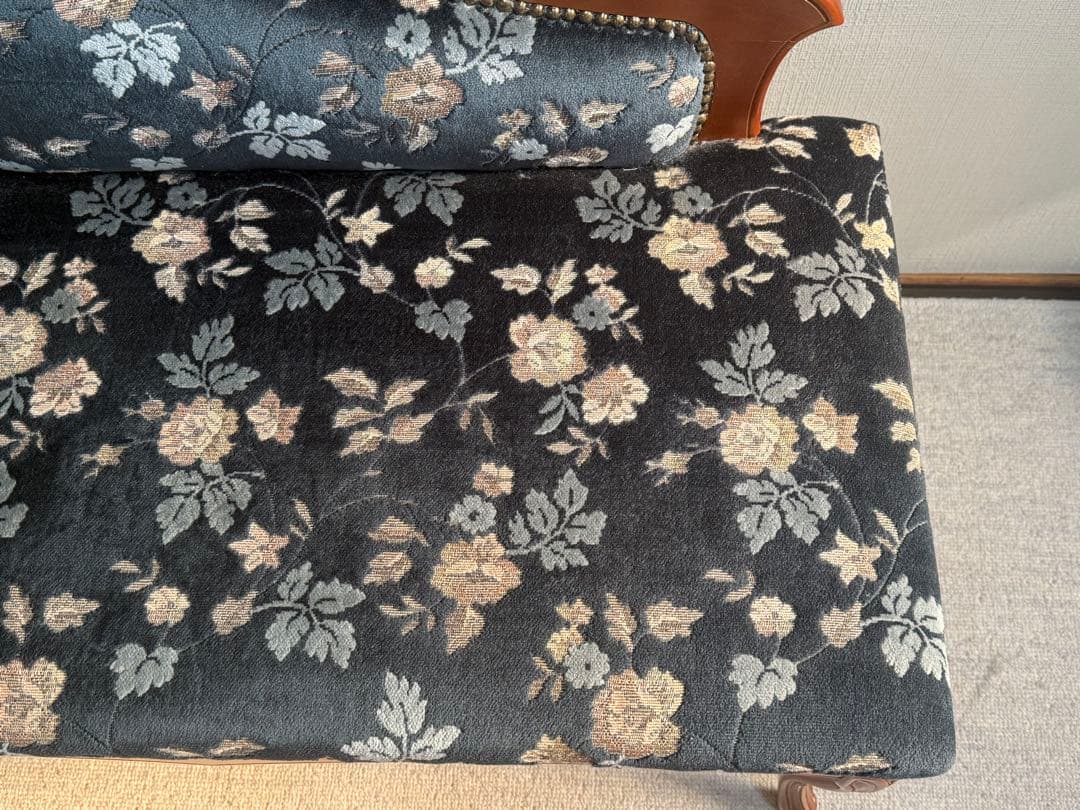 イタリア製　2人かけ　ソファー　刺繍座面　送料込み260126