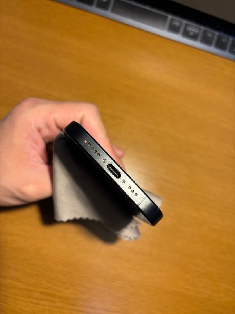 iPhone 15 Pro ブラックチタニウム　128GB