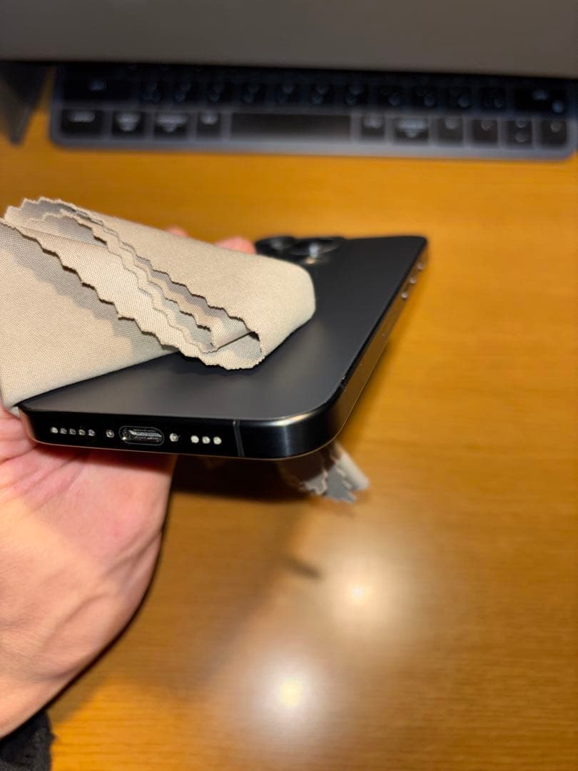 iPhone 15 Pro ブラックチタニウム　128GB