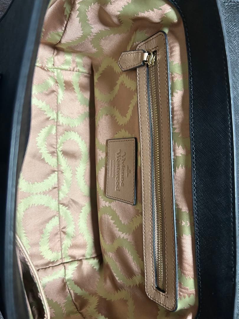 vivienne westwood ハンドバッグ　黒　レザー