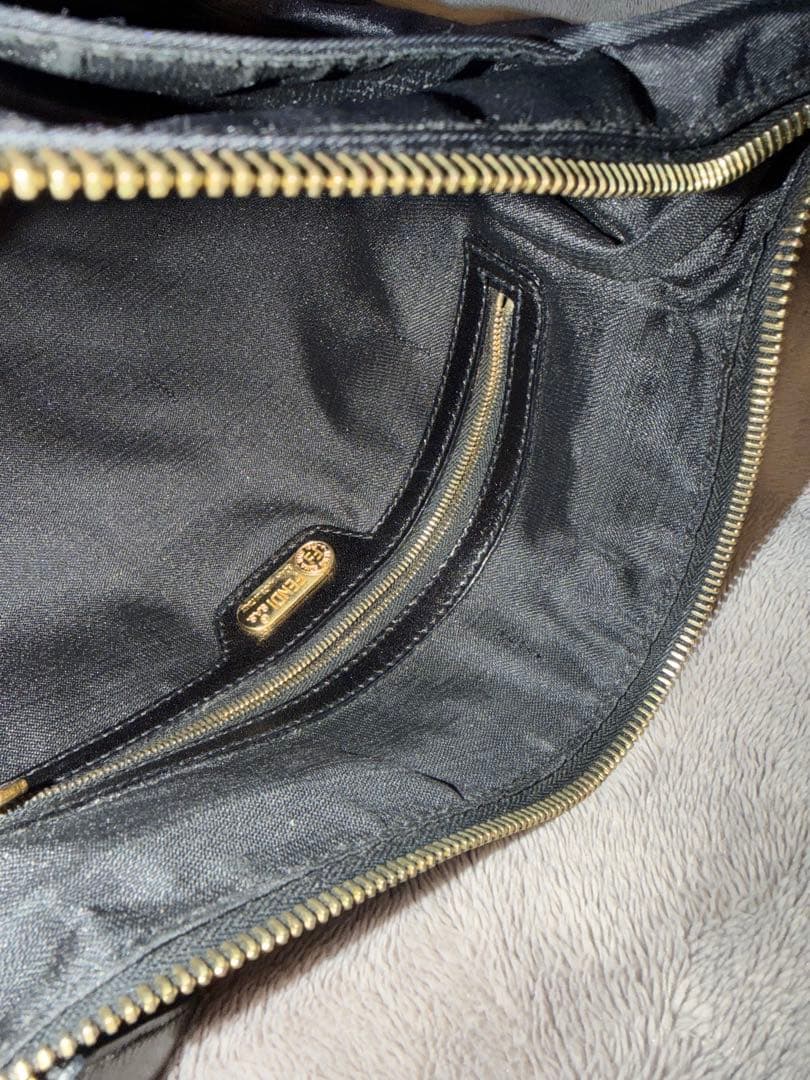 フェンディ（FENDI）ナイロンバッグ FFロゴプレート付き（ヴィンテージ系）