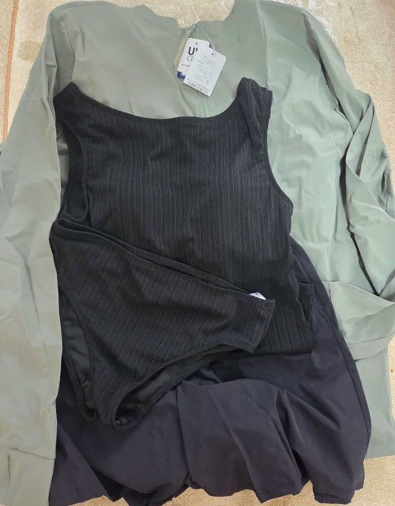 ビーチクイーン☆水着☆4点セット☆ラッシュガードつき 三愛水着