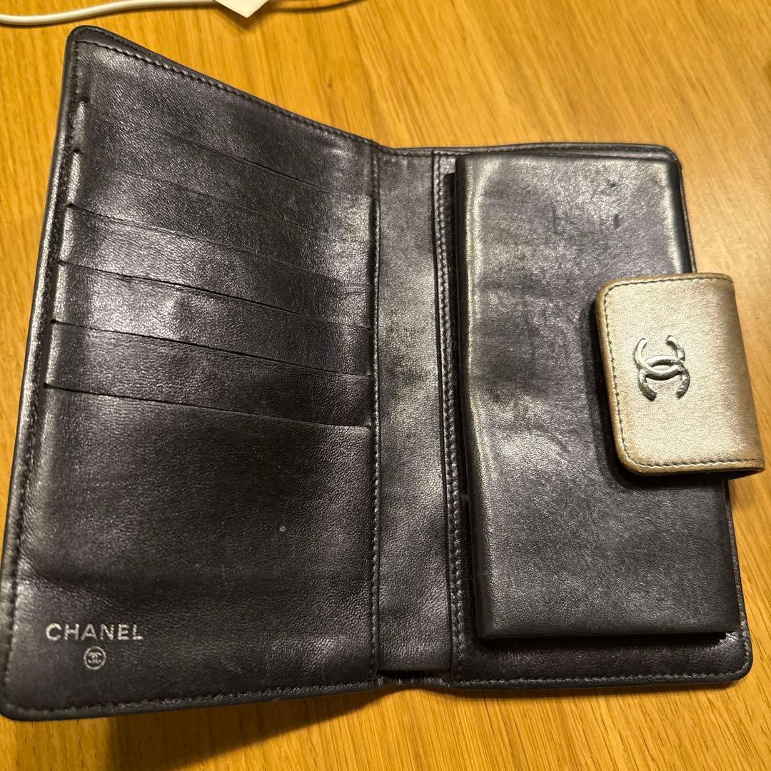 C*乃様 CHANEL シルバー エンボス加工長財布