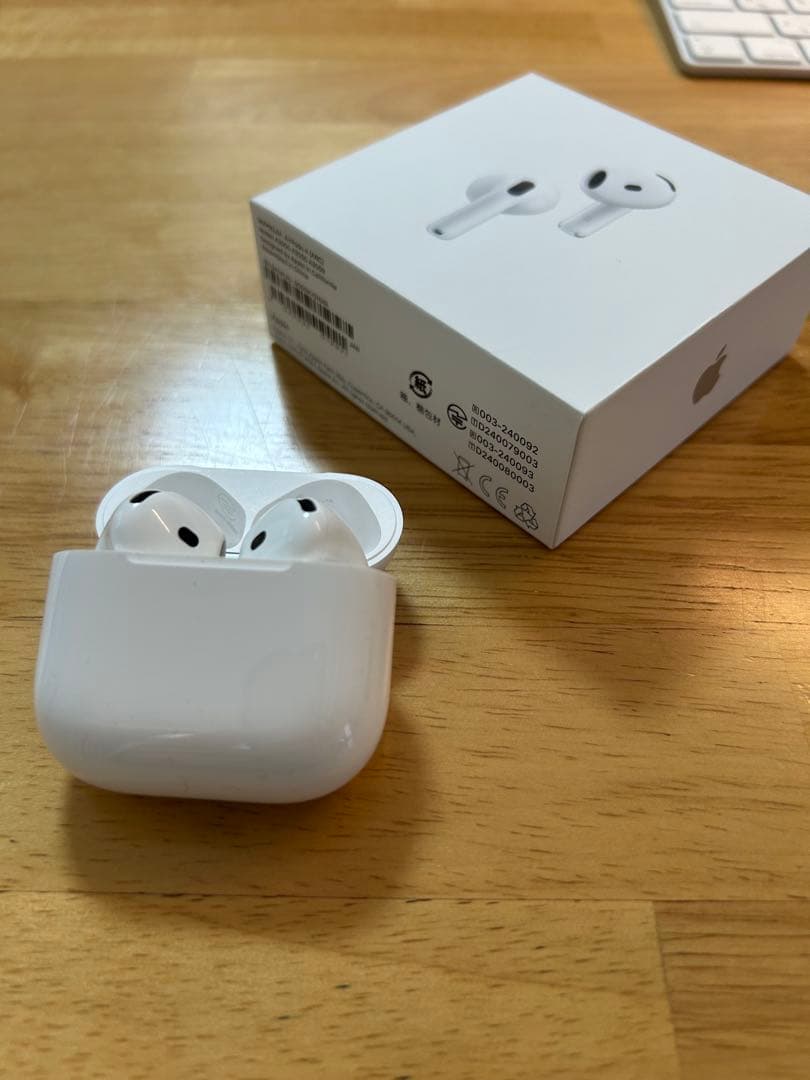 Apple AirPods 4 アクティブノイズキャンセル搭載　本体 ホワイト