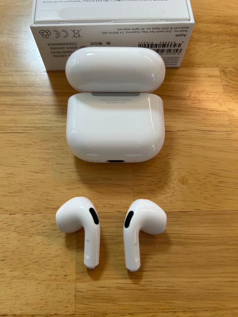 Apple AirPods 4 アクティブノイズキャンセル搭載　本体 ホワイト
