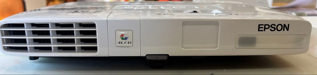 エプソンプロジェクターEB-1750