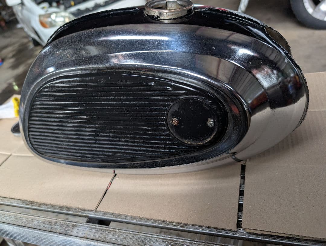 車種不明　オートバイ燃料タンク　ヤマハ？