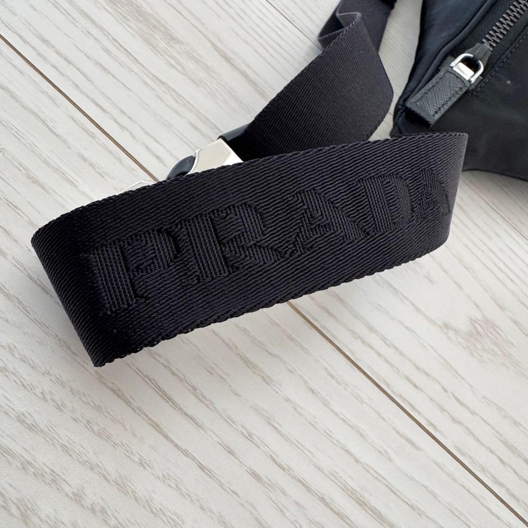 【美品！】PRADA リナイロン ボディバッグ・ウエストポーチ　2VL033