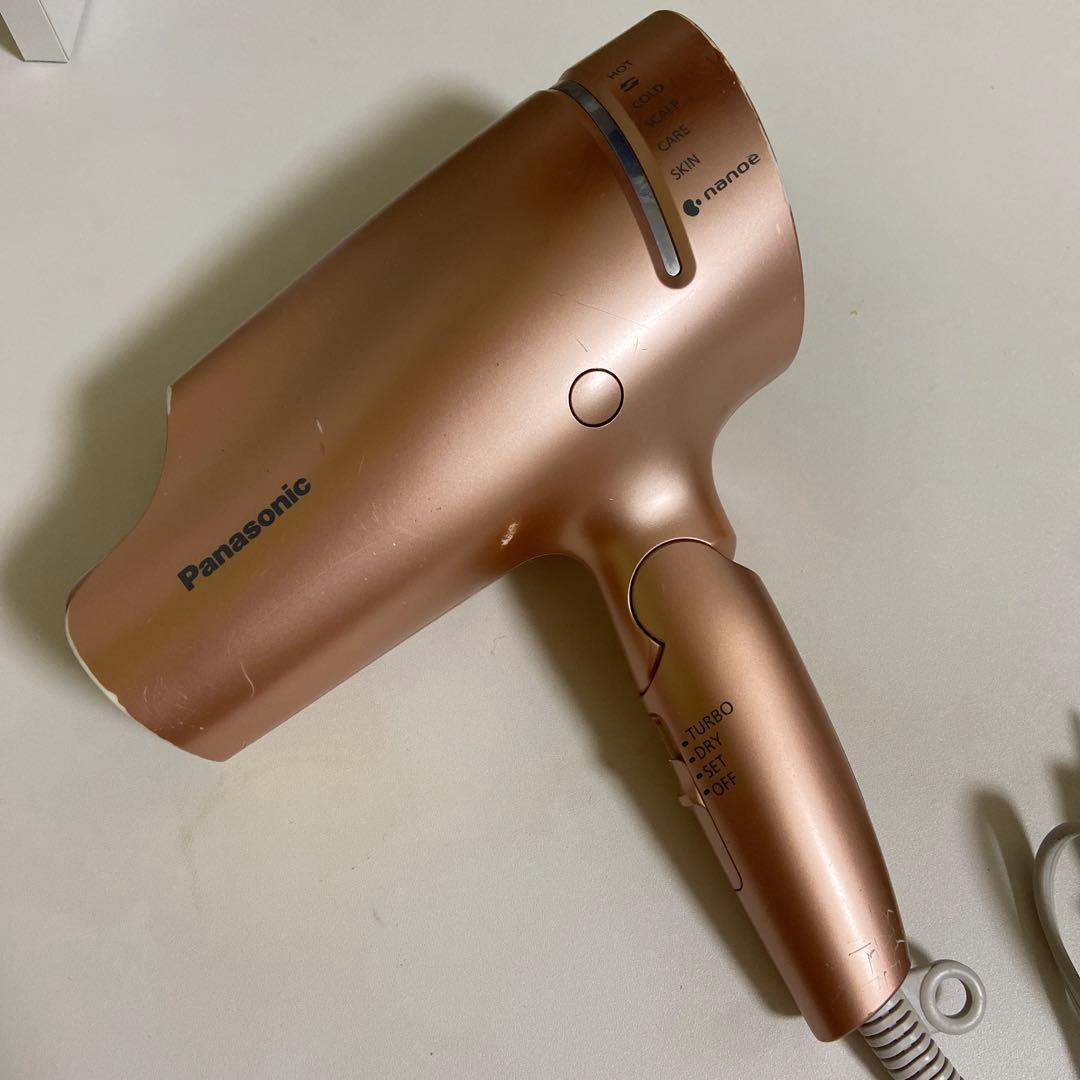 【値下げ交渉可/傷あり】Panasonicヘアードライヤー（2018年製）