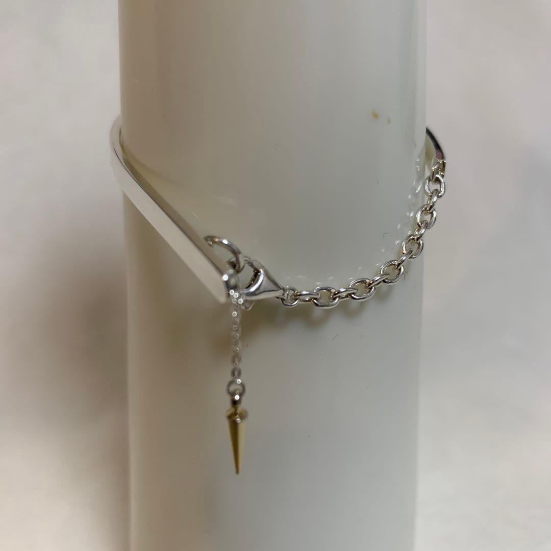 e.m. シルバー ハーフ バングル ゴールド チャーム付き