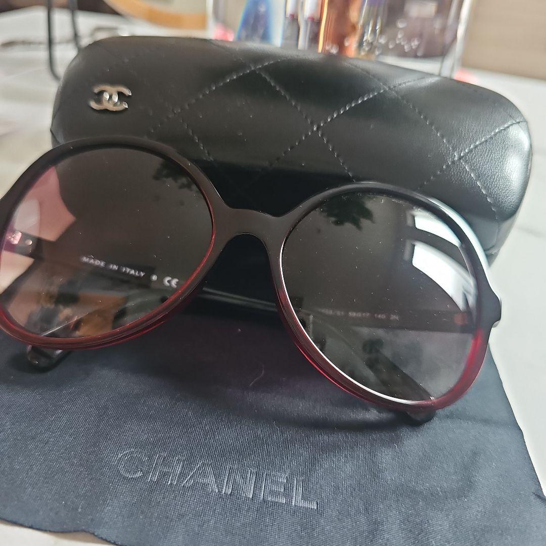 CHANEL ラウンド型サングラス ブラック/レッド