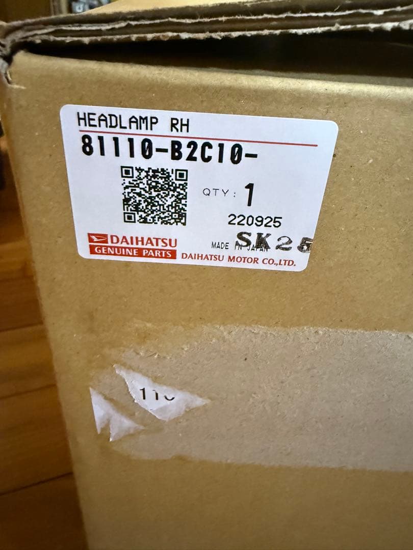 タントファンクロス　LEDヘッドライト右