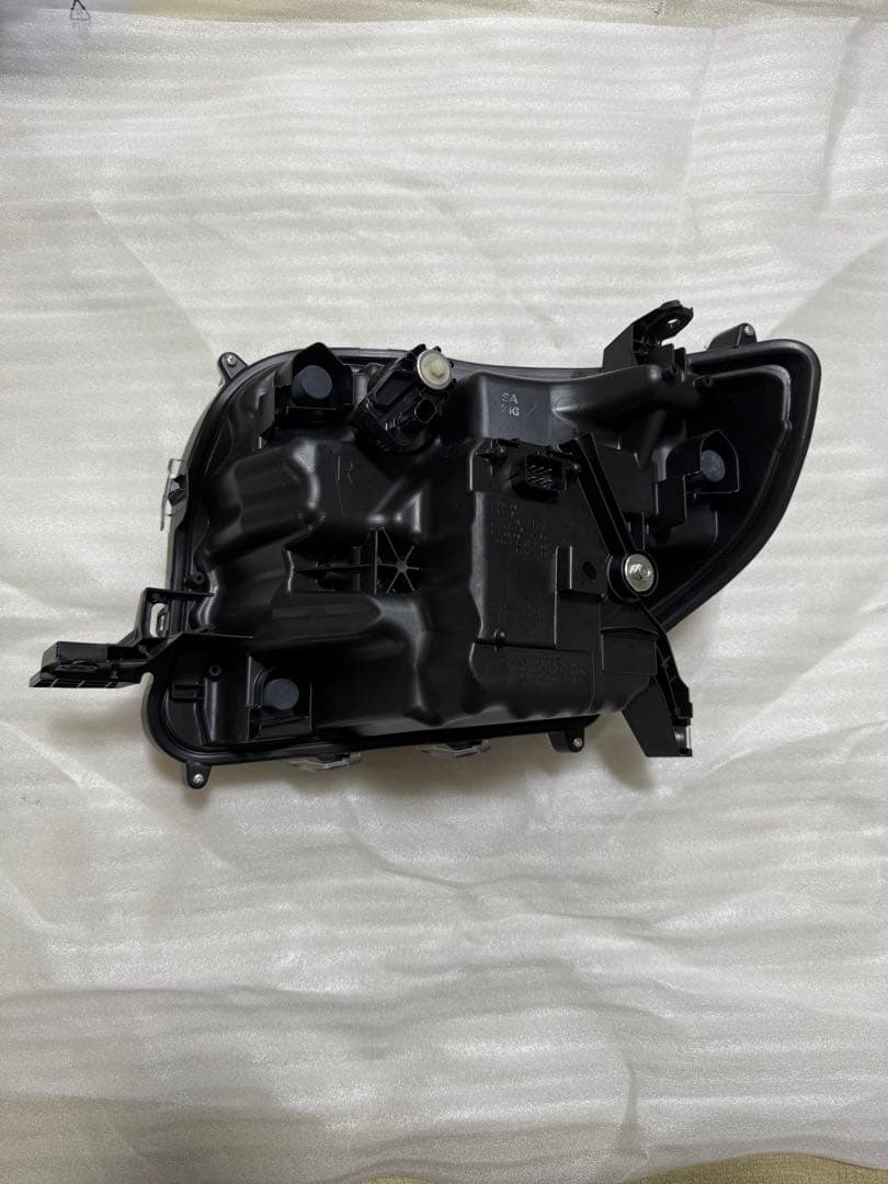 タントファンクロス　LEDヘッドライト右