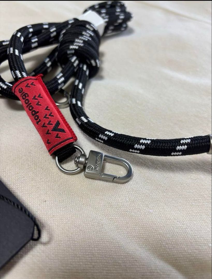 【タグ付き新品】topologie ブラック サコッシュ　ストラップ付年末価額‼️