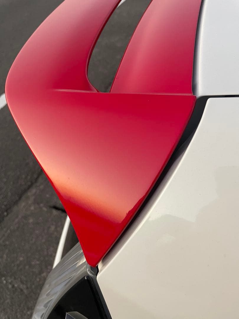 トヨタアクアNHP10リア　バックドアスポイラー　ウイング純正オプション　中古