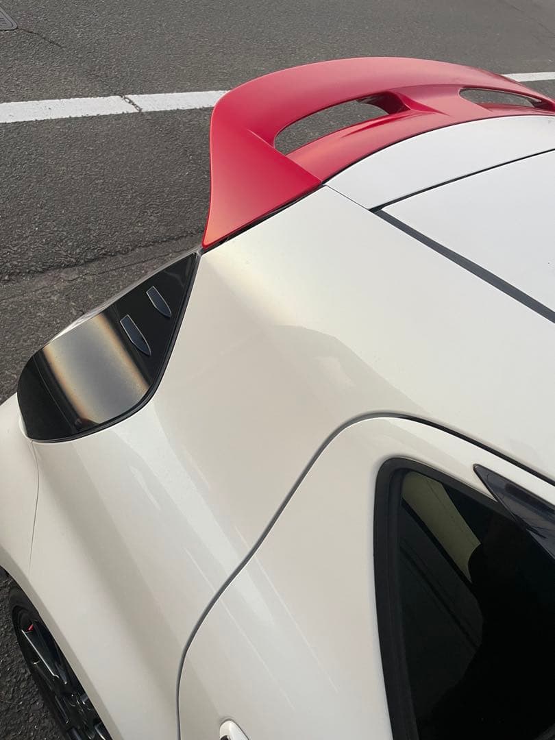 トヨタアクアNHP10リア　バックドアスポイラー　ウイング純正オプション　中古