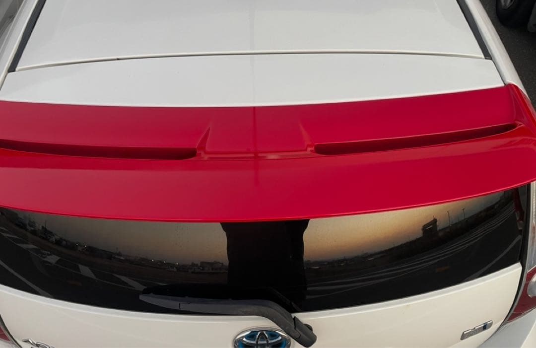 トヨタアクアNHP10リア　バックドアスポイラー　ウイング純正オプション　中古