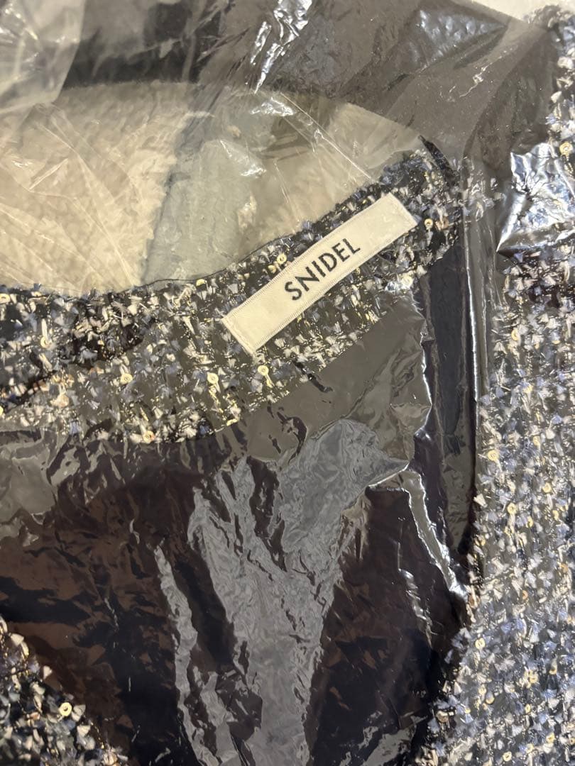 SNIDEL Vネックツイードジャンスカ【カンヘウォン着用】
