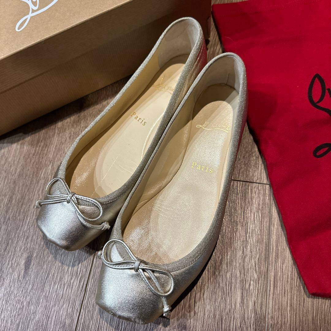 Christian Louboutin ゴールドフラットシューズ　37.5