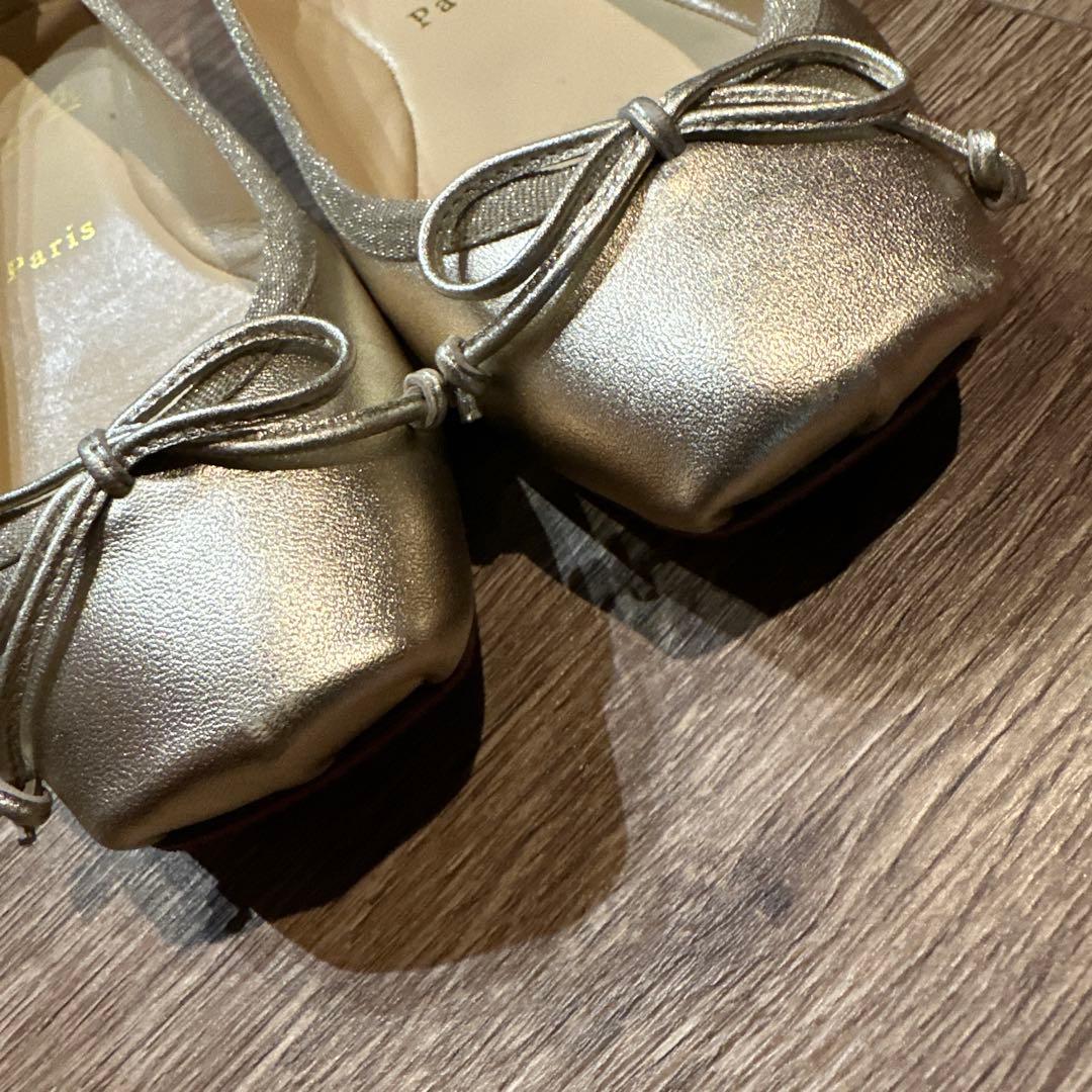 Christian Louboutin ゴールドフラットシューズ　37.5