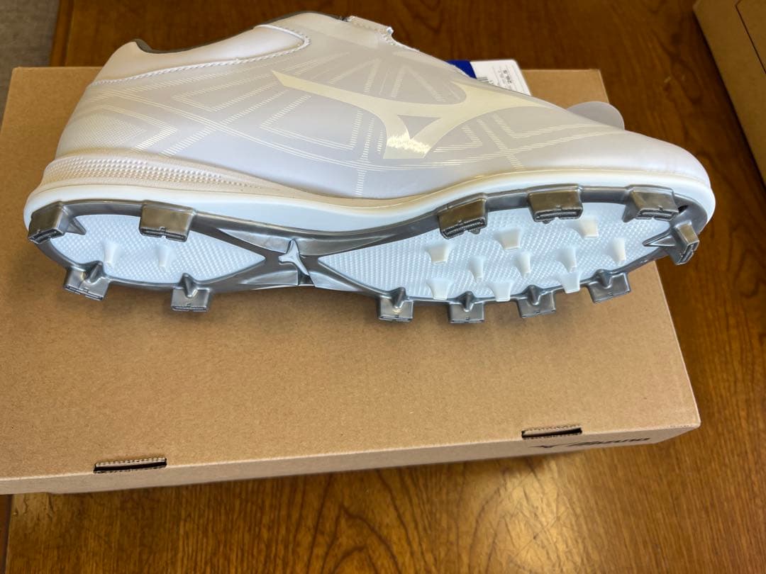 Mizunoライトレボリューションフィニティホワイト 26.5 ポイントスパイク