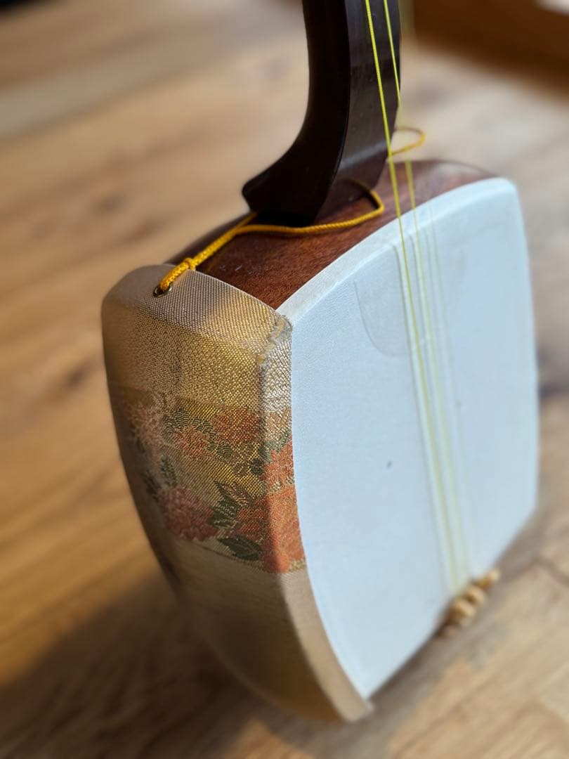 三味線本体 木製 3弦 金糸装飾