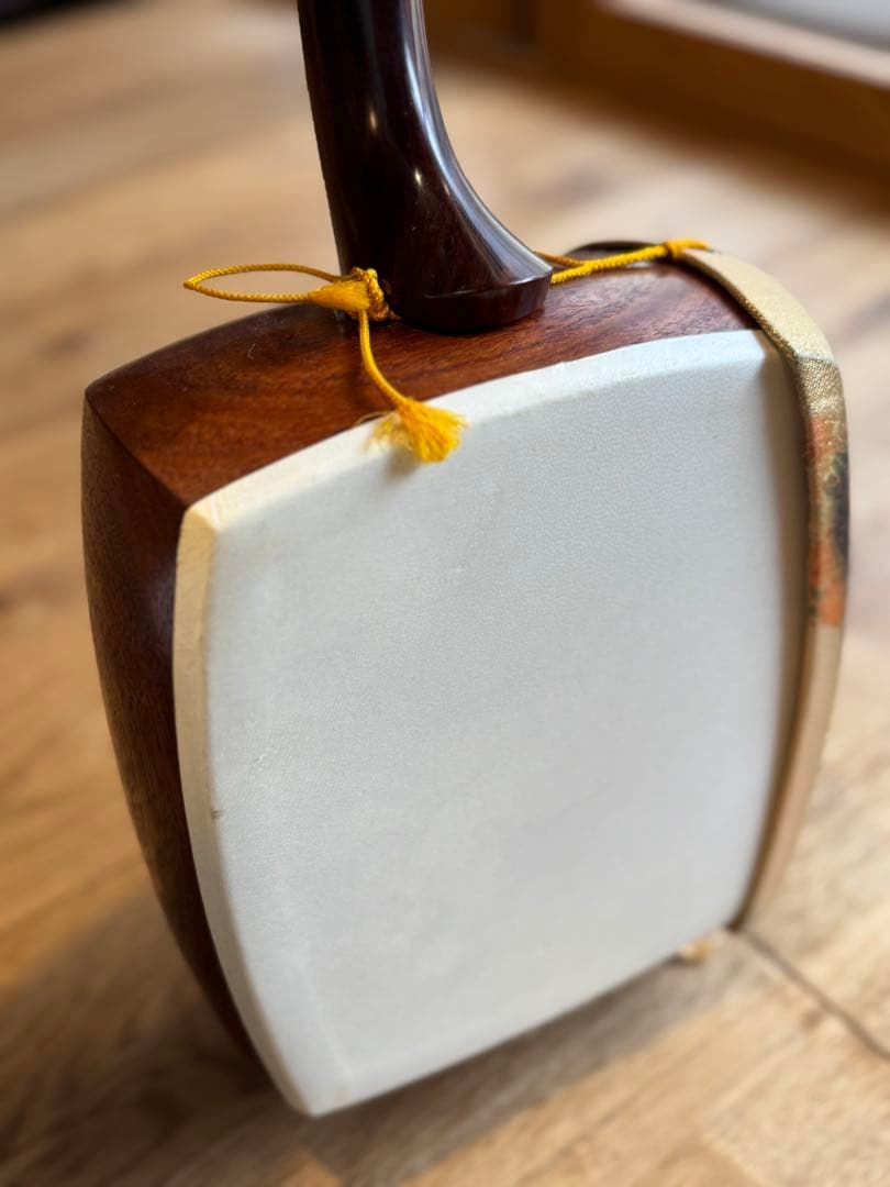 三味線本体 木製 3弦 金糸装飾