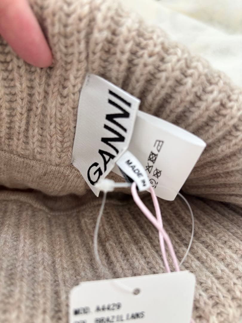 【正規品】GANNI ガニー　ビーニー　ニット帽　ベージュ　新品未使用タグ付き