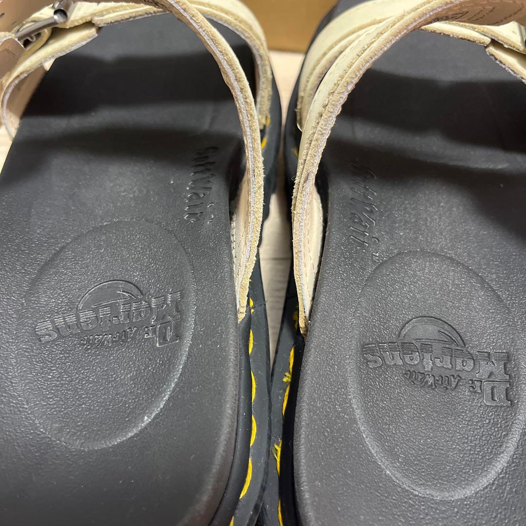 Dr. Martens ドクターマーチン　アイボリー サンダル