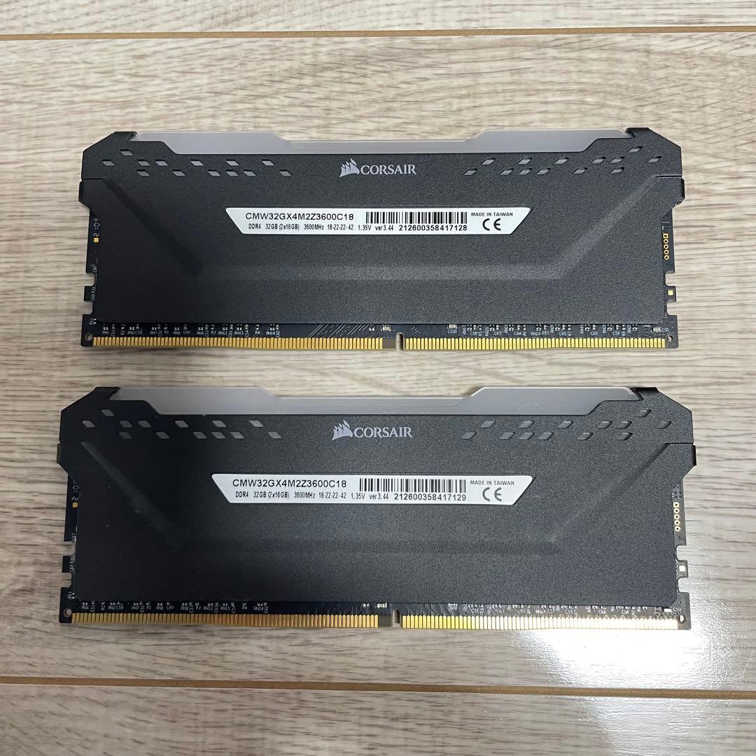 メモリー corsair VENGEANCE RGB PRO 32GB (16G