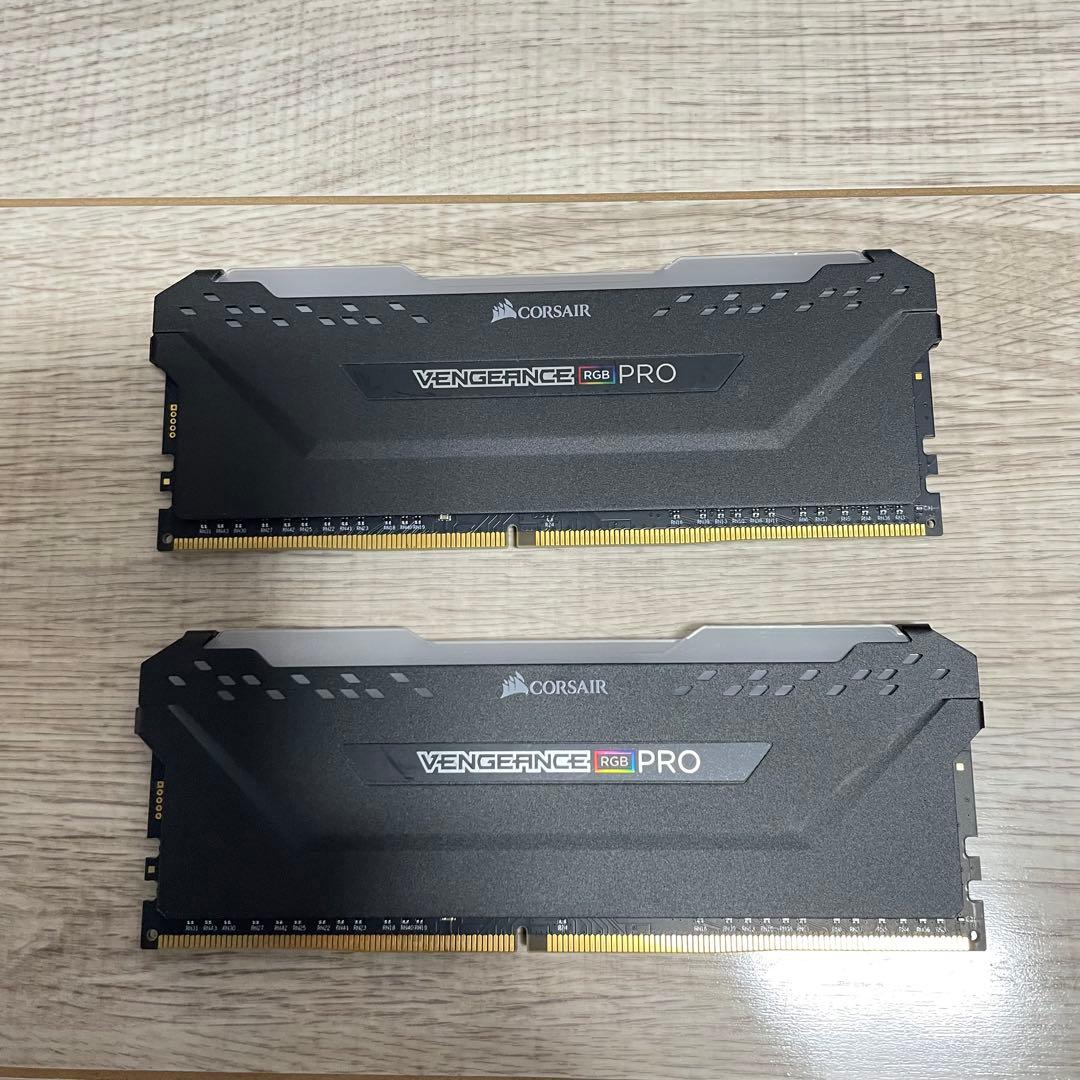 メモリー corsair VENGEANCE RGB PRO 32GB (16G