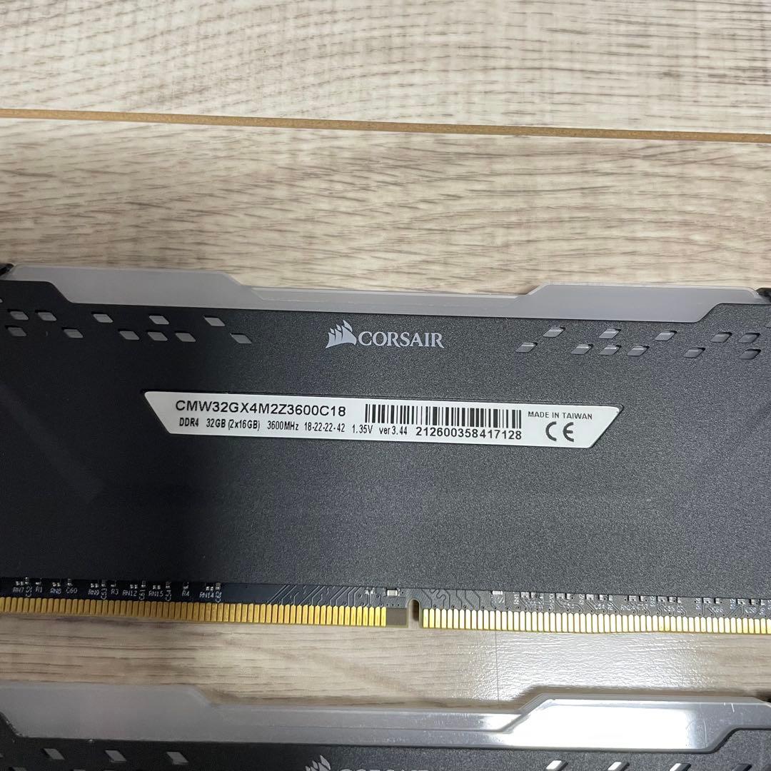 メモリー corsair VENGEANCE RGB PRO 32GB (16G