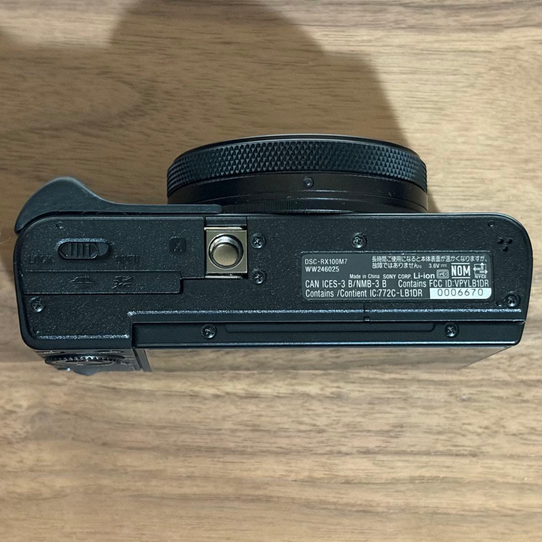 SONY サイバーショット DSC-RX100M7