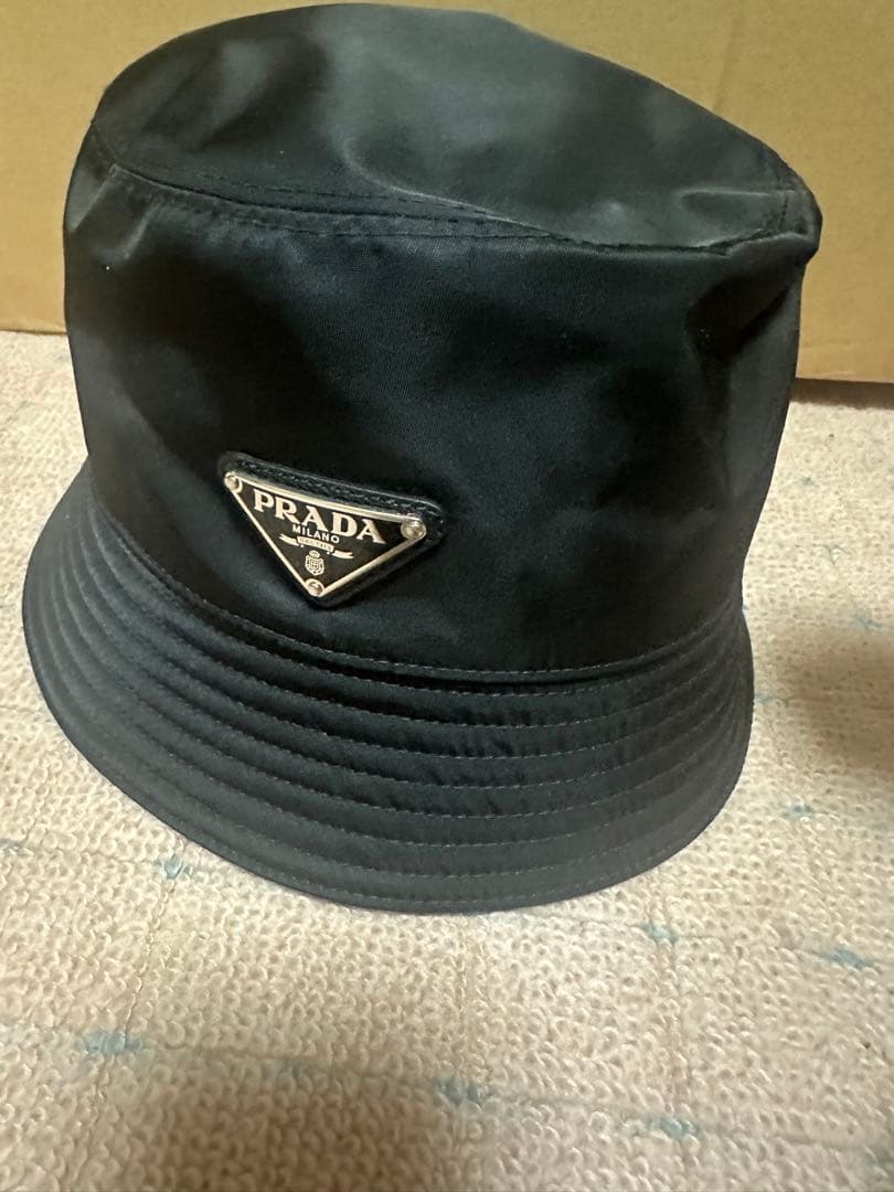 PRADAバケットハット