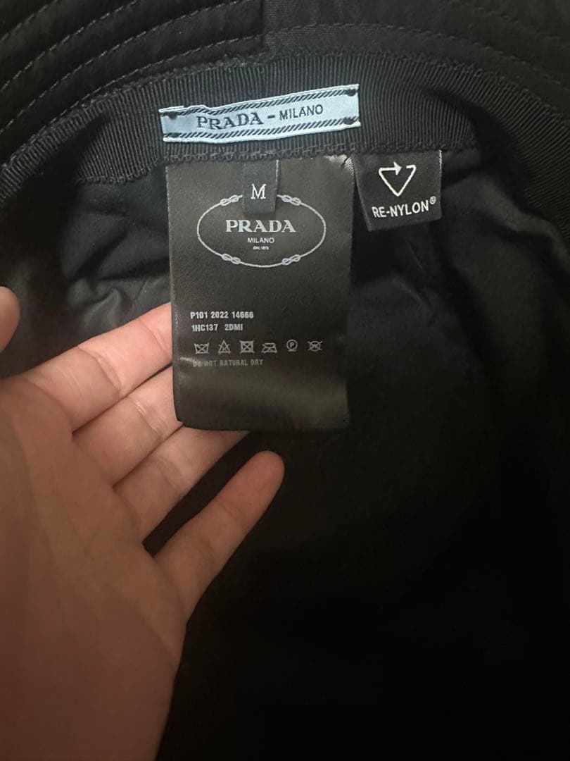 PRADAバケットハット