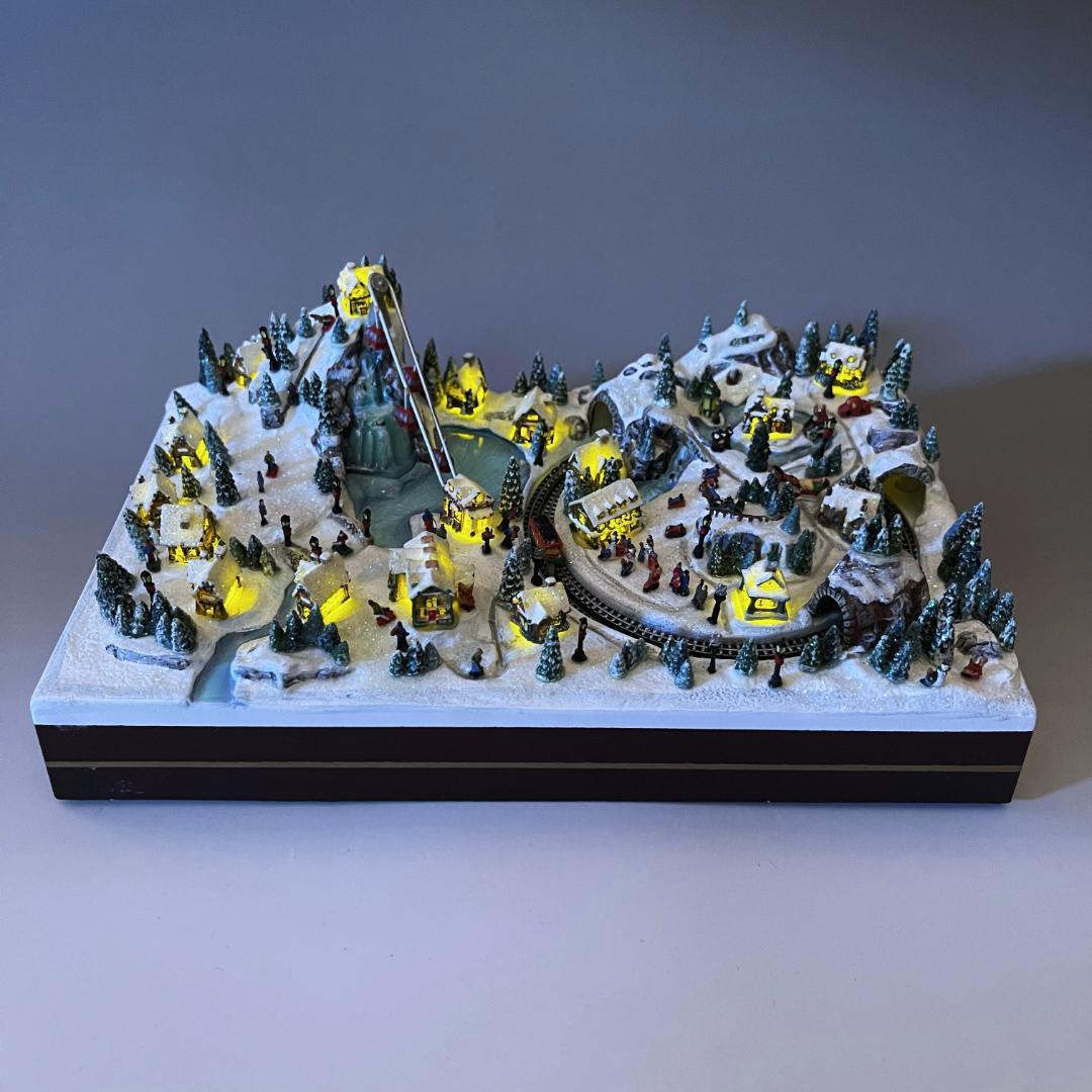 トーマスキンケード クリスマス スキーリゾート ライトアップ ジオラマ 雪化粧