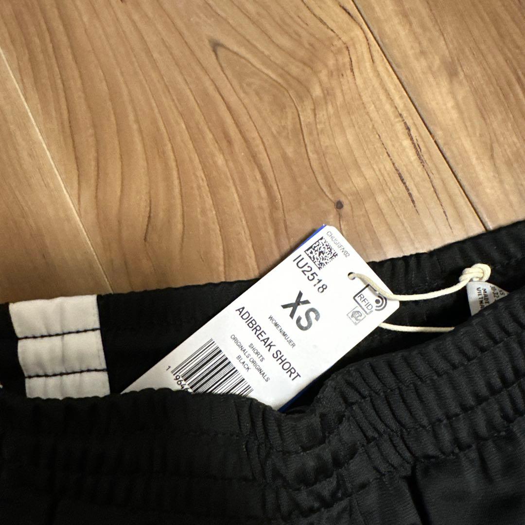 新品未使用タグ付き　adidas adibreak shorts