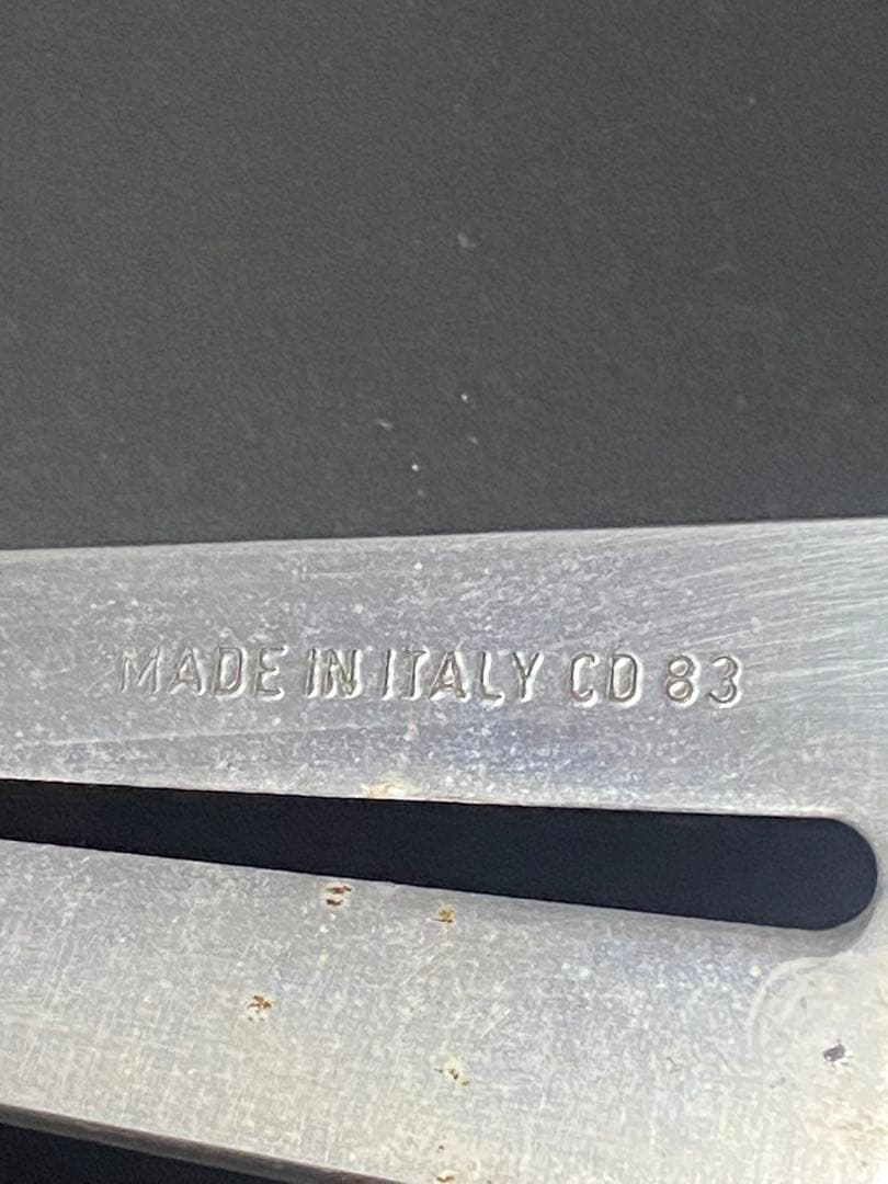 ウッドとアルミの3スポークステアリングホイール