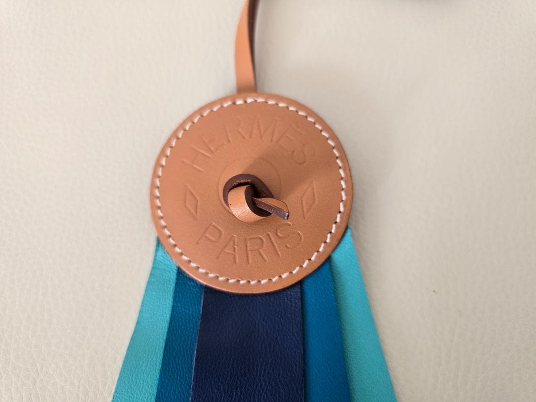 HERMES チャーム パドック フロット 勲章 ブルー グリーン