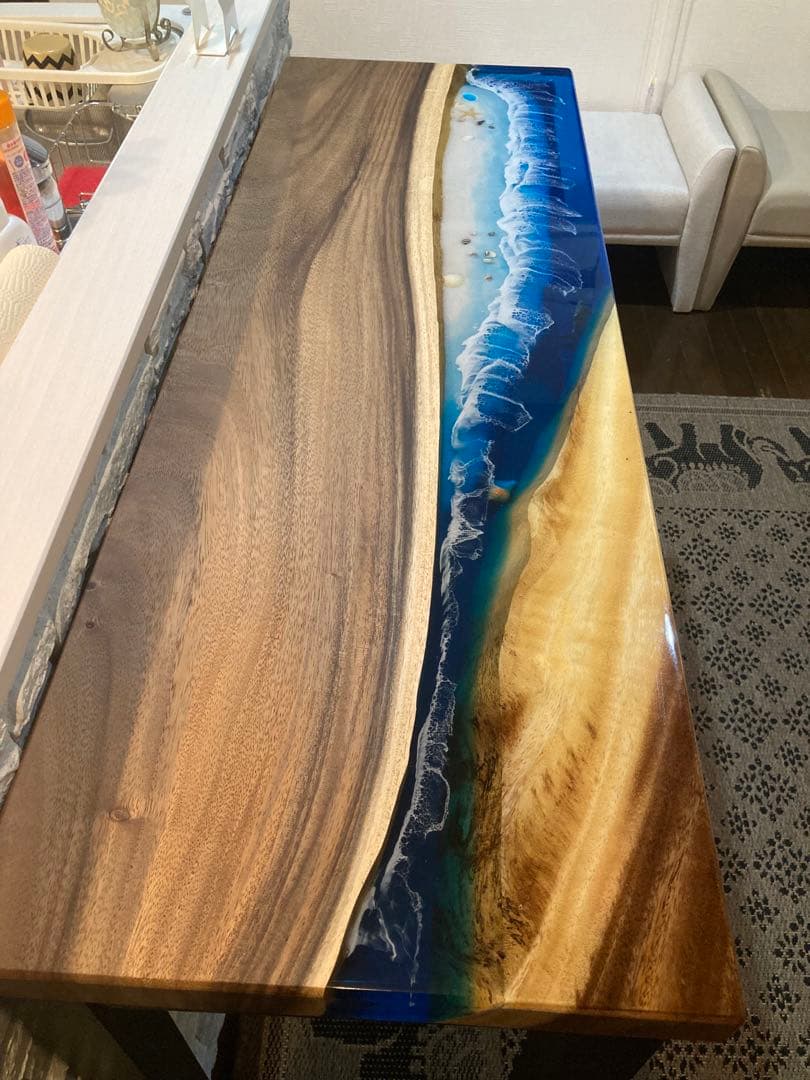 ダイニングテーブル　カウンターテーブル　レジンテーブル　キッチン　椅子