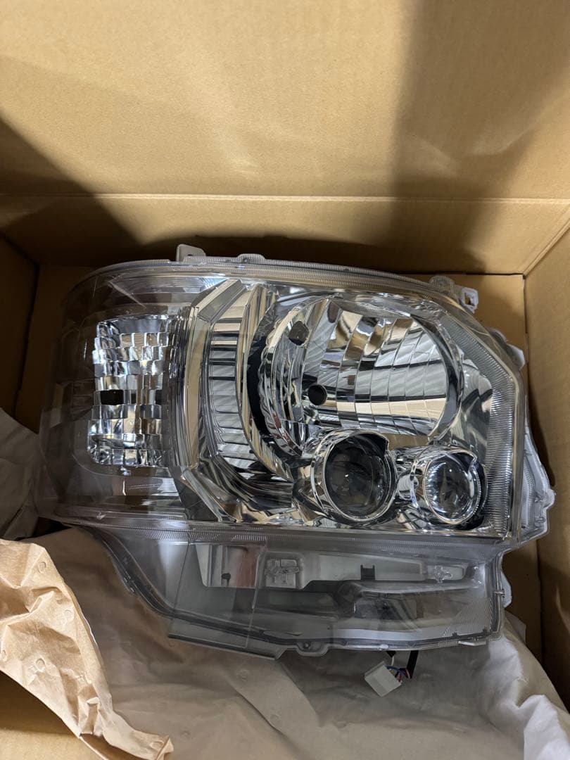 ハイエース　純正LEDヘッドライト　サイト