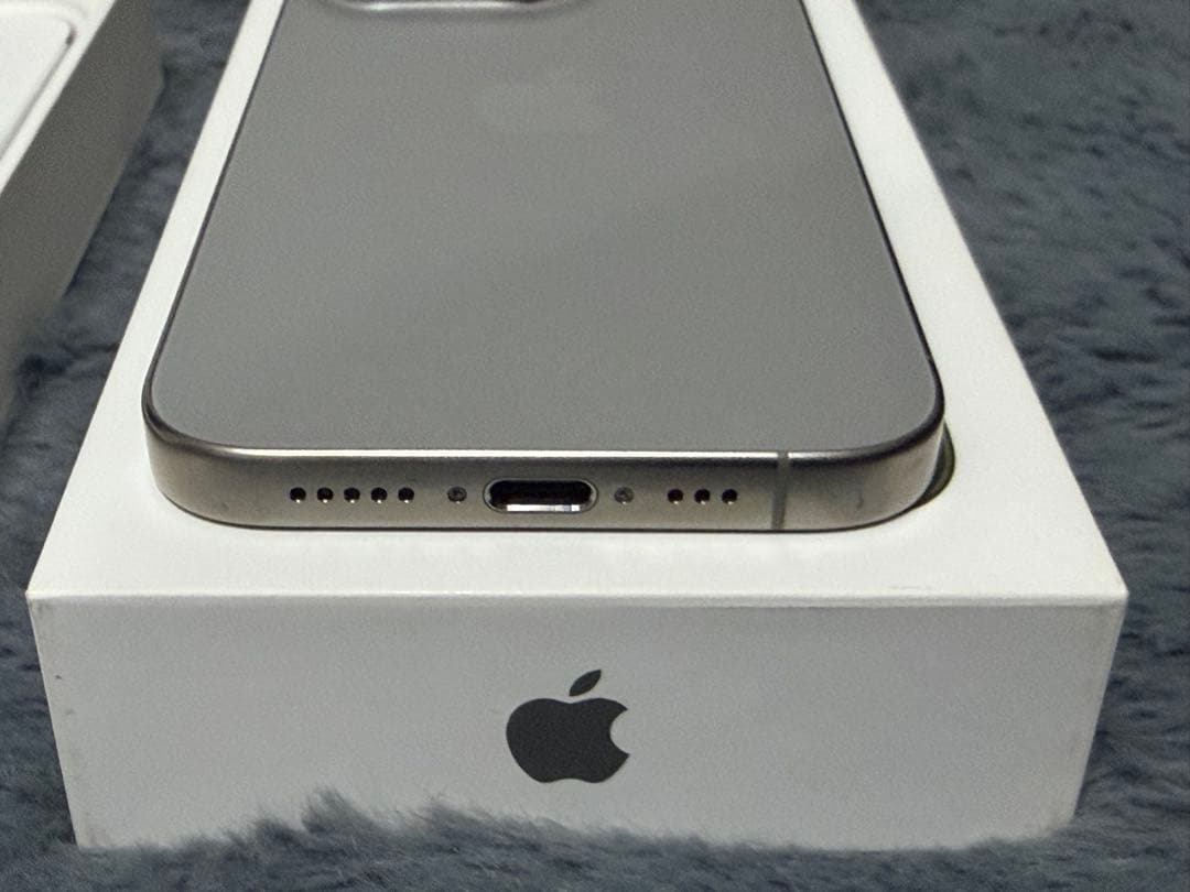 【美品】Apple iPhone 15 Pro ナチュラルチタニウム　512GB