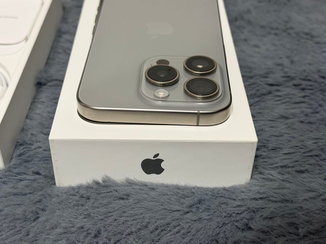 【美品】Apple iPhone 15 Pro ナチュラルチタニウム　512GB