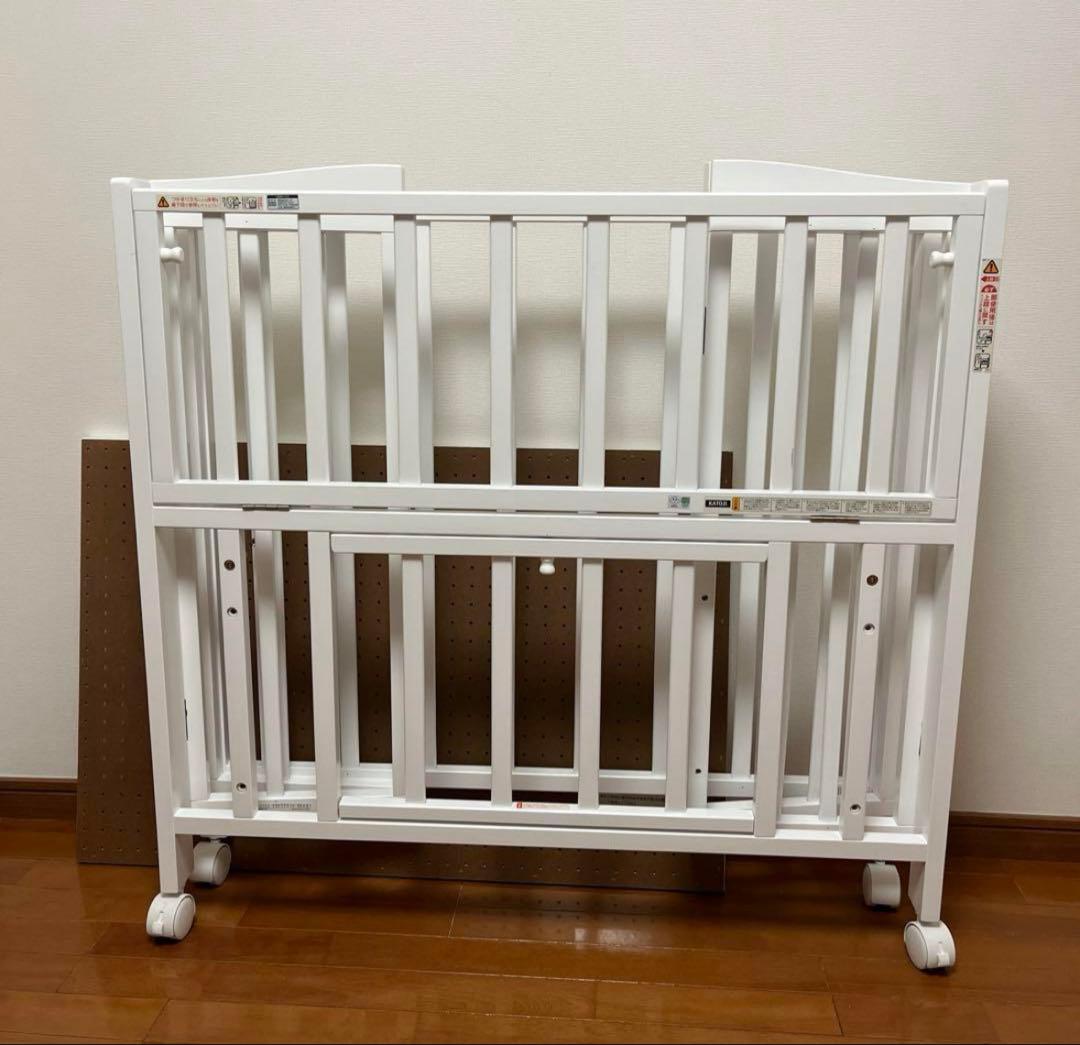 折りたたみ式ホワイトベビーベッド