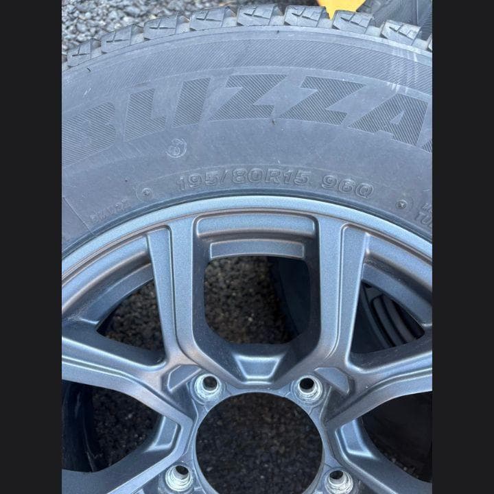 値下げ！送料込み！ジムニーシエラ　195/80R15　スタッドレスタイヤ