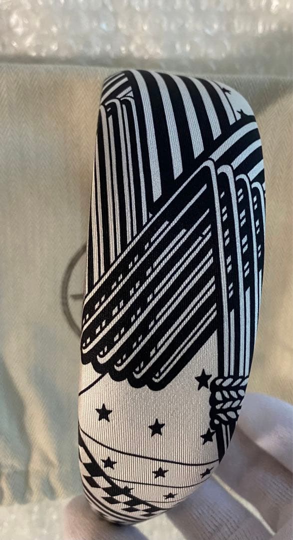 【専用】エルメスカチューシャヘアバンドヘアアクセサリー　ジナ　ジグザグ　白黒新品