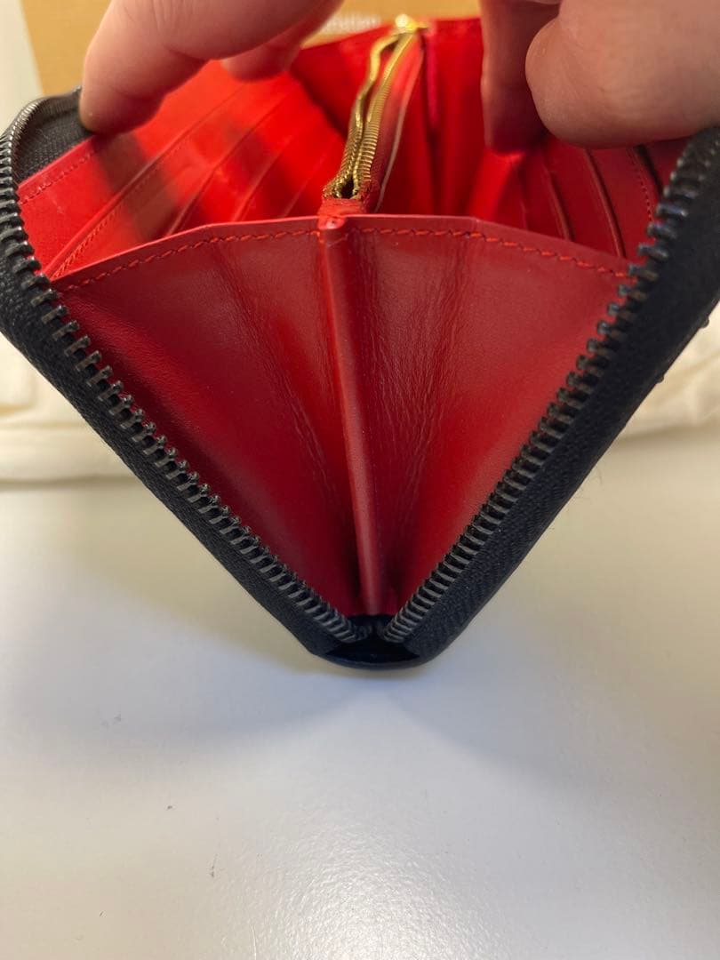 クリスチャンルブタン ラウンドファスナー長財布